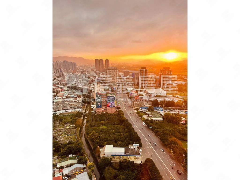 高樓山景兩房車位房屋室內格局與周邊環境