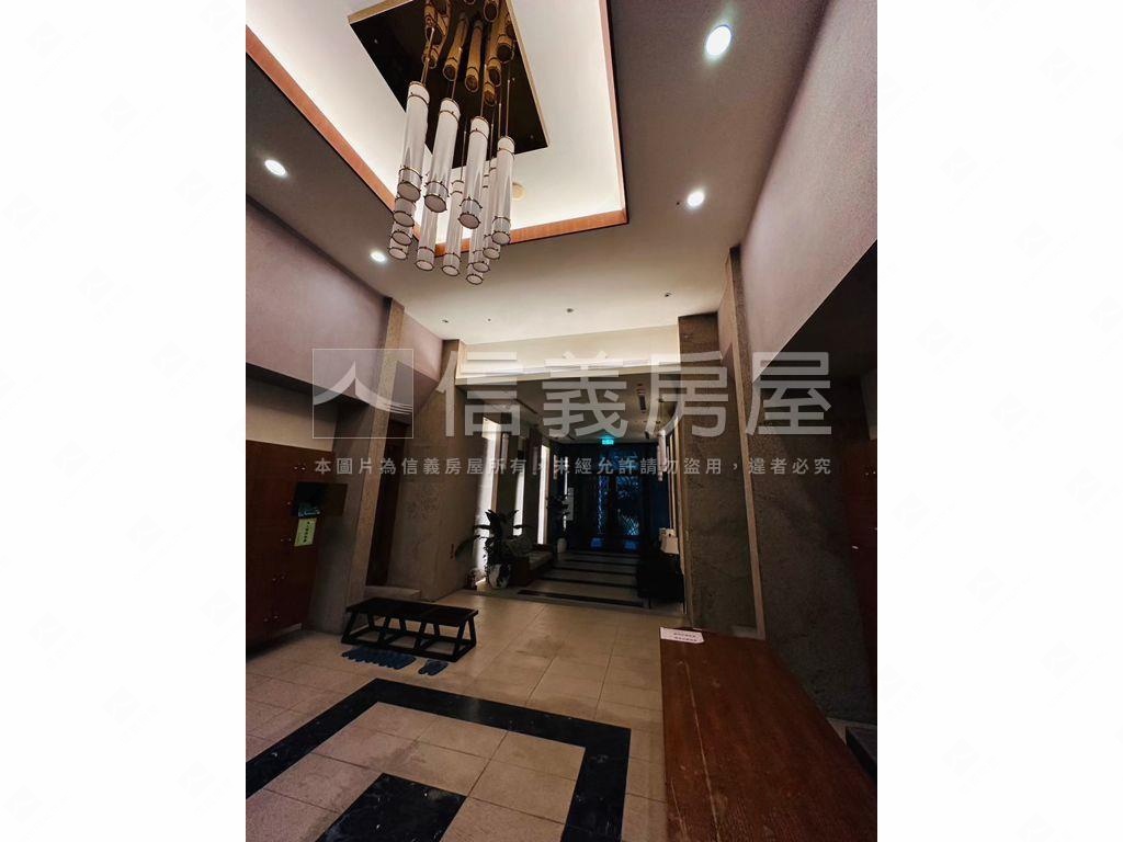 高樓山景兩房車位房屋室內格局與周邊環境