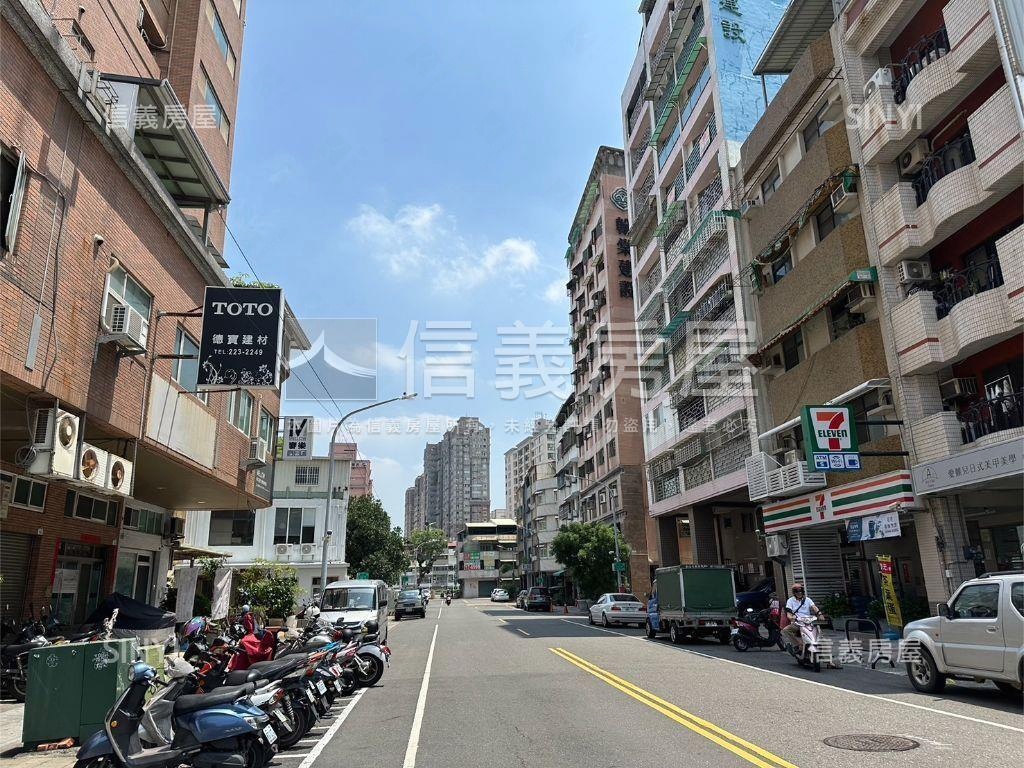 近科工館挑高樓店房屋室內格局與周邊環境