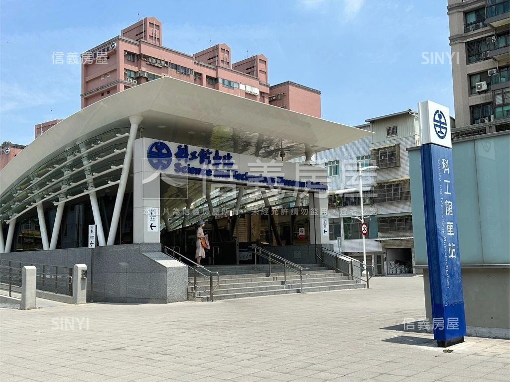 近科工館挑高樓店房屋室內格局與周邊環境