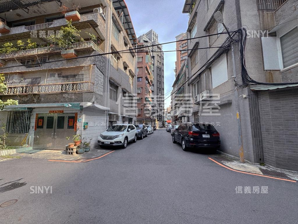 這裡有塊都計內板橋的土地房屋室內格局與周邊環境