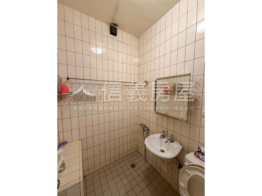 培英街公寓２樓房屋室內格局與周邊環境