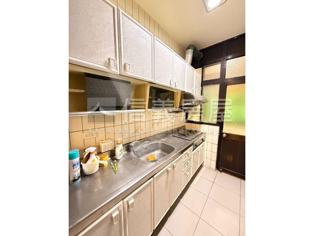 培英街公寓２樓房屋室內格局與周邊環境