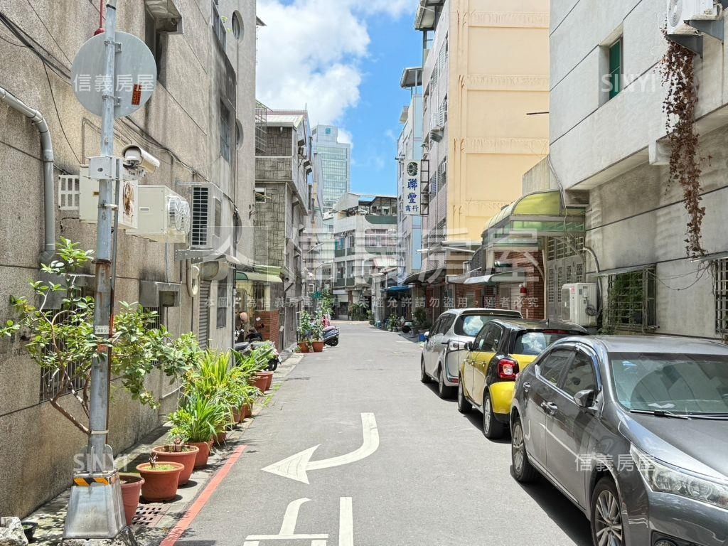 輕裝潢兩房收租聖品房屋室內格局與周邊環境