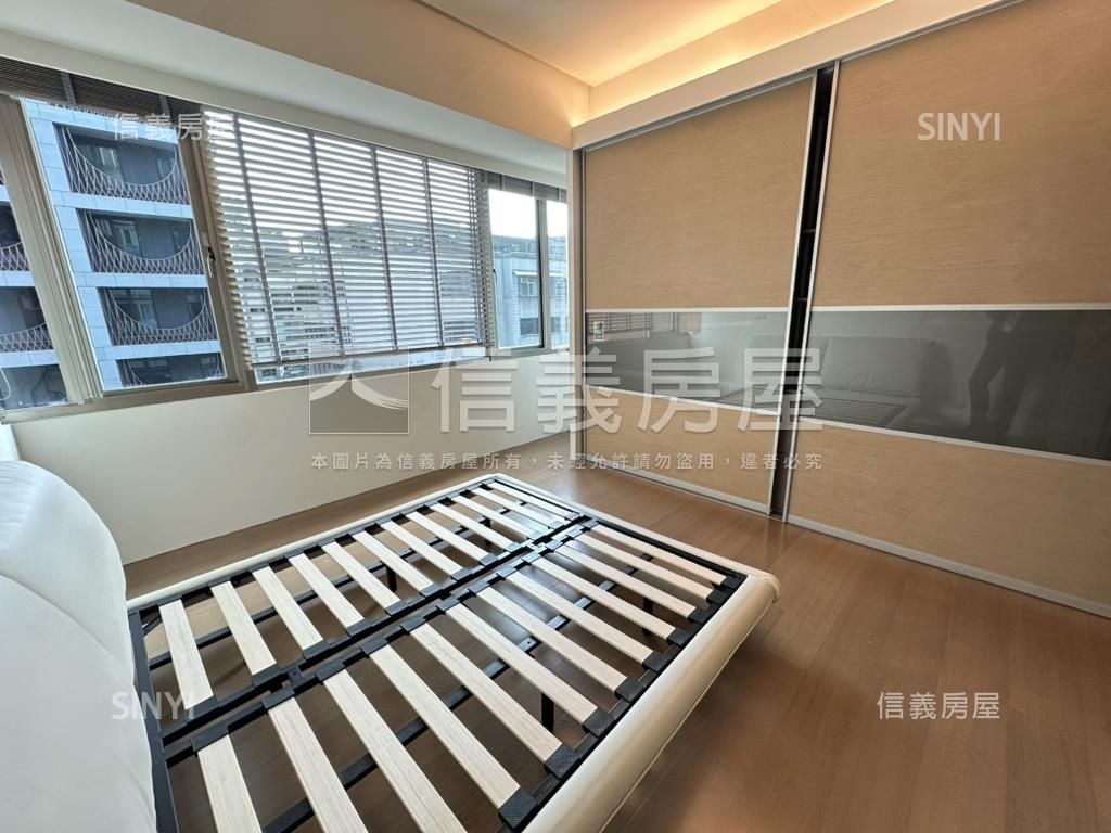 就看這間璀璨蘭雅房屋室內格局與周邊環境