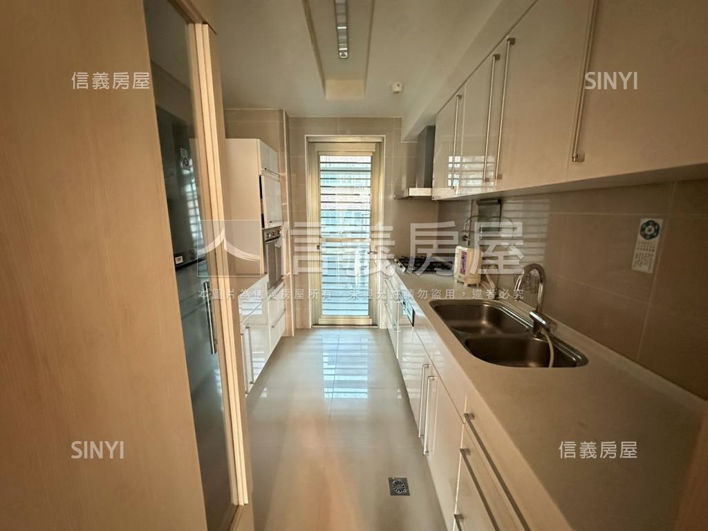 就看這間璀璨蘭雅房屋室內格局與周邊環境