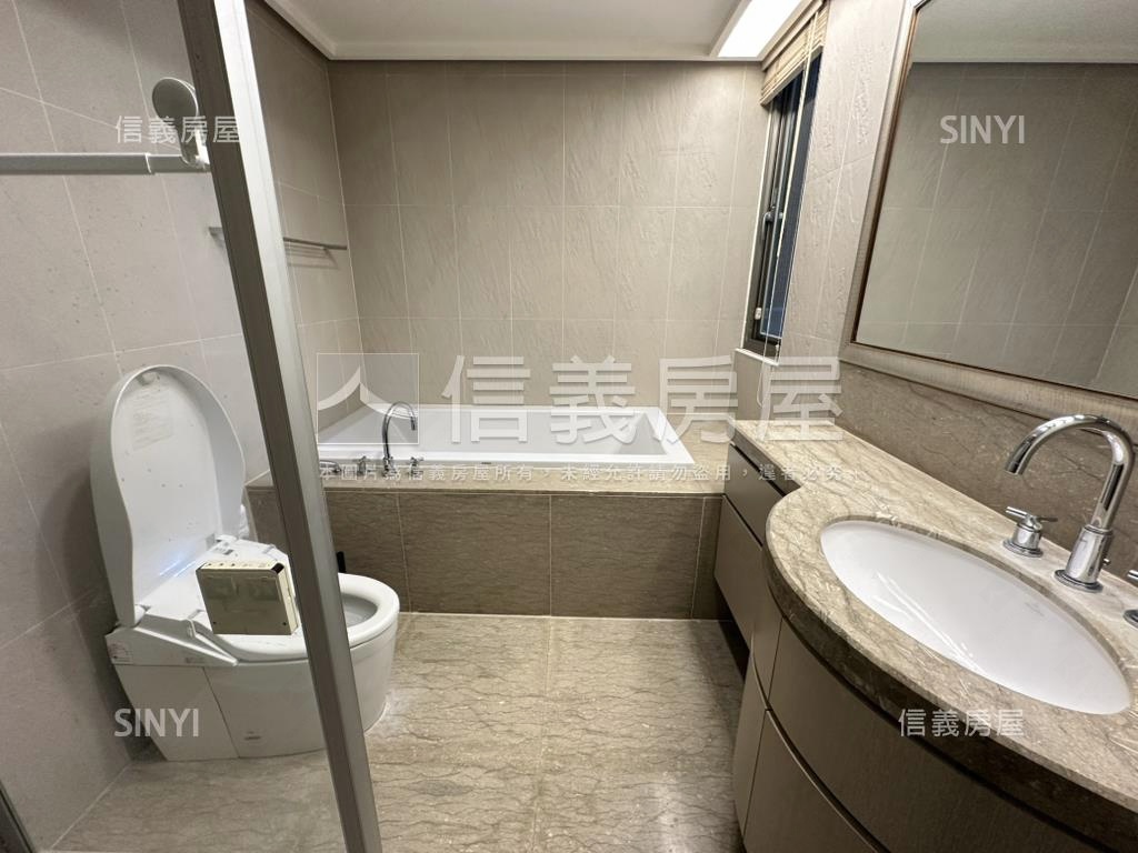 就看這間璀璨蘭雅房屋室內格局與周邊環境