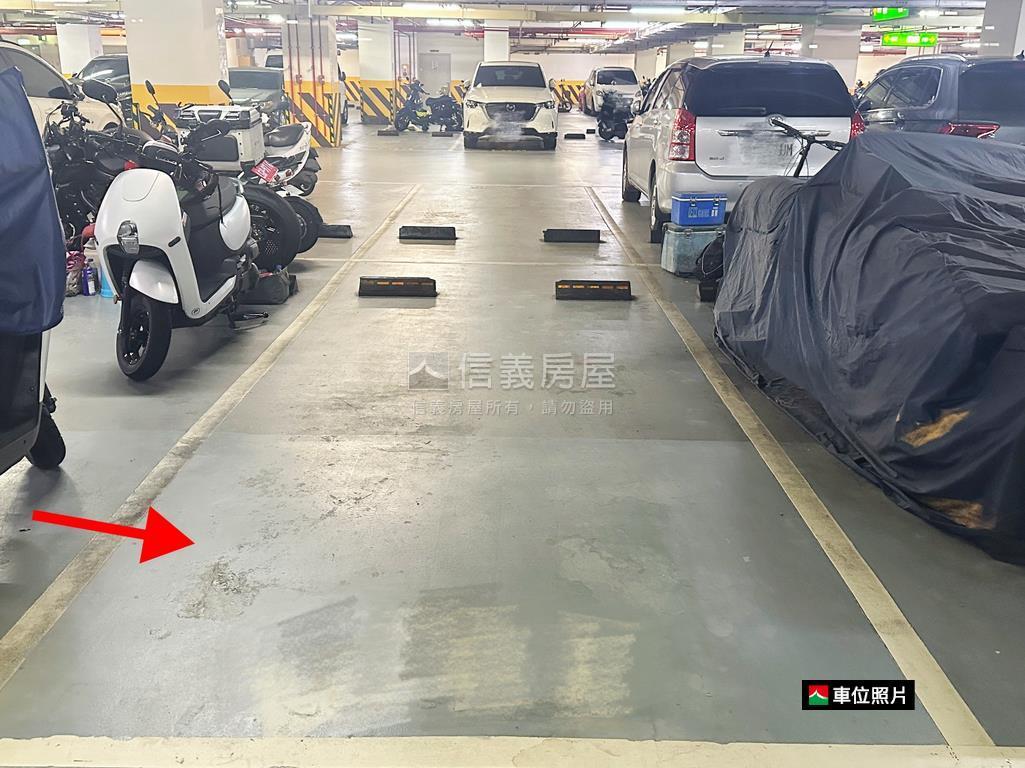 鳳山新城高樓精美四房平車房屋室內格局與周邊環境