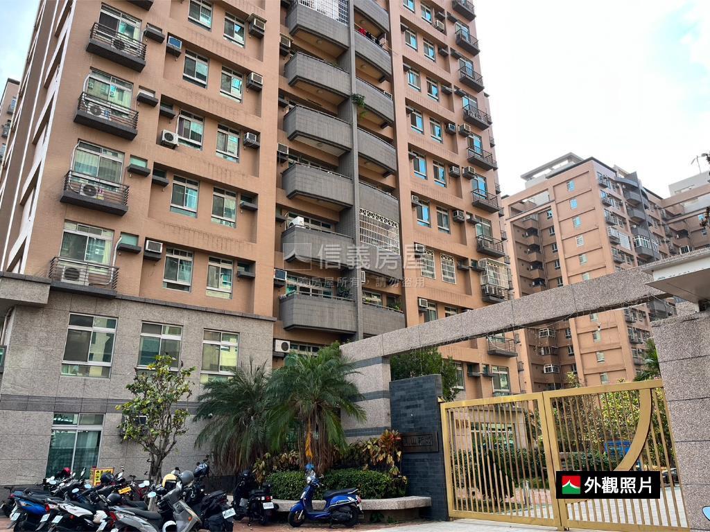 鳳山新城高樓精美四房平車房屋室內格局與周邊環境