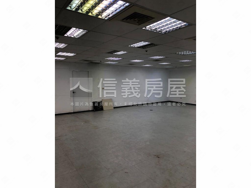 東區擎天大樓優質辦公室Ｂ房屋室內格局與周邊環境