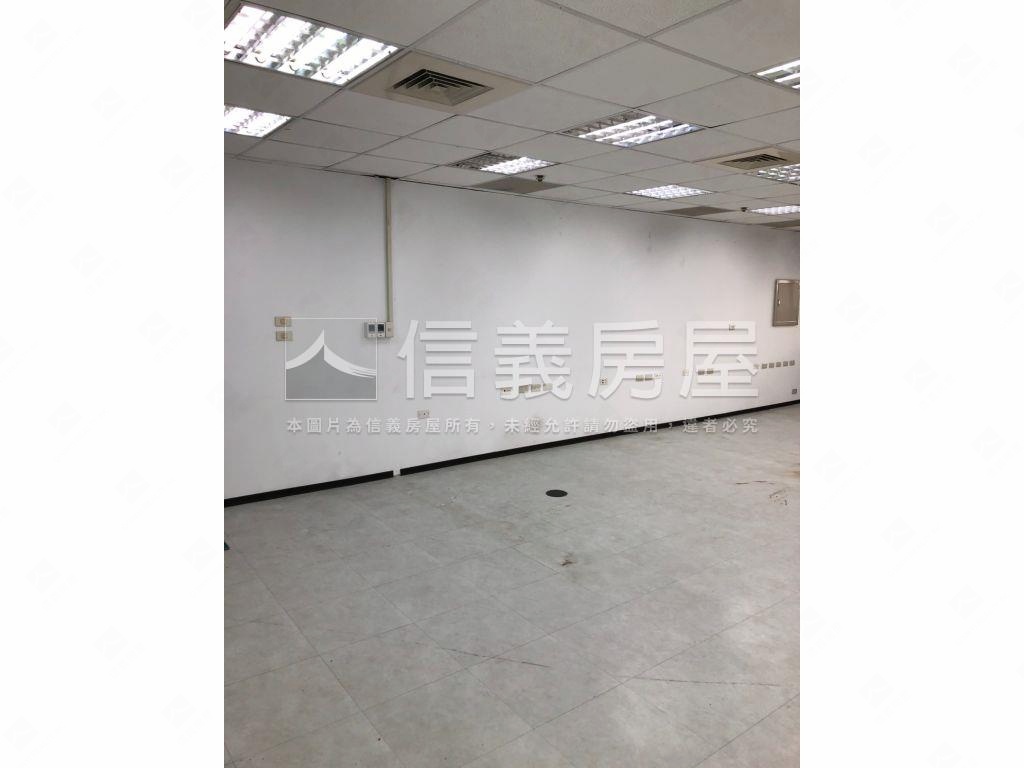 東區擎天大樓優質辦公室Ｂ房屋室內格局與周邊環境