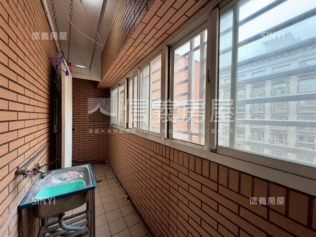 歐洲村景觀四房車位房屋室內格局與周邊環境