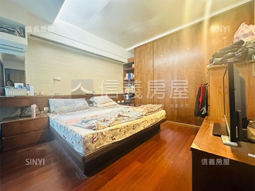 近捷運站庭院美宅坡平車位房屋室內格局與周邊環境