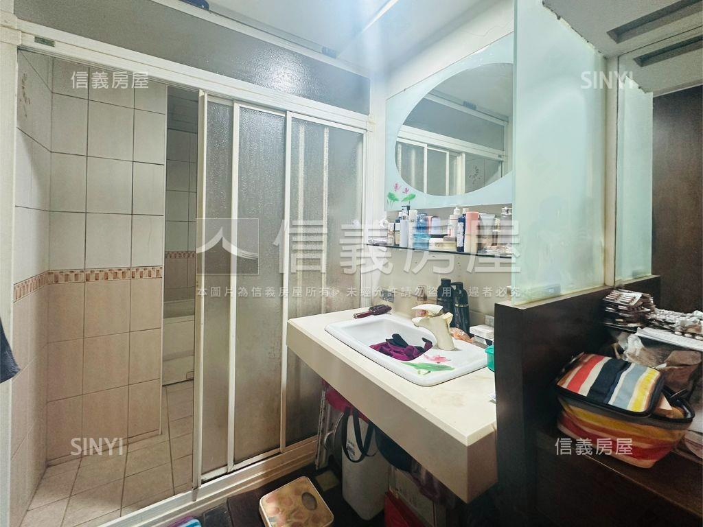 近捷運站庭院美宅坡平車位房屋室內格局與周邊環境