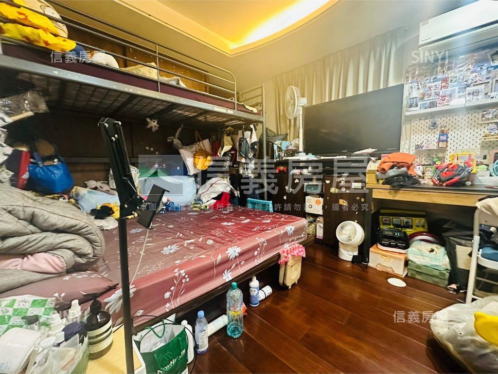 近捷運站庭院美宅坡平車位房屋室內格局與周邊環境