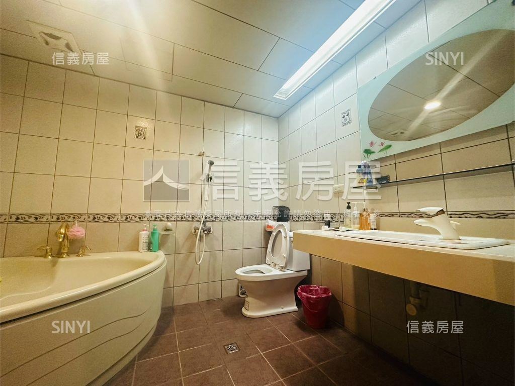 近捷運站庭院美宅坡平車位房屋室內格局與周邊環境