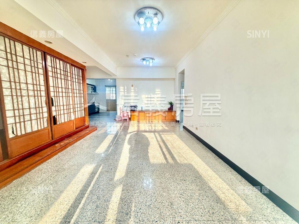 仁雄商圈大４房平車房屋室內格局與周邊環境