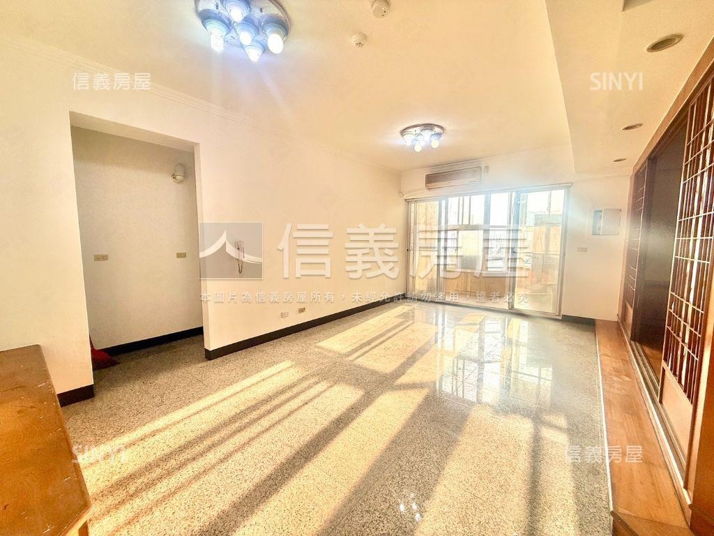 仁雄商圈大４房平車房屋室內格局與周邊環境