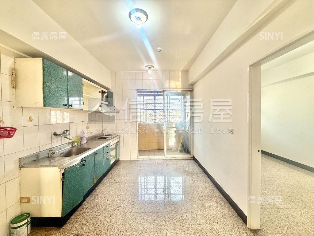 仁雄商圈大４房平車房屋室內格局與周邊環境