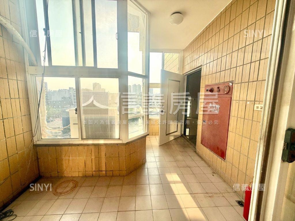 仁雄商圈大４房平車房屋室內格局與周邊環境