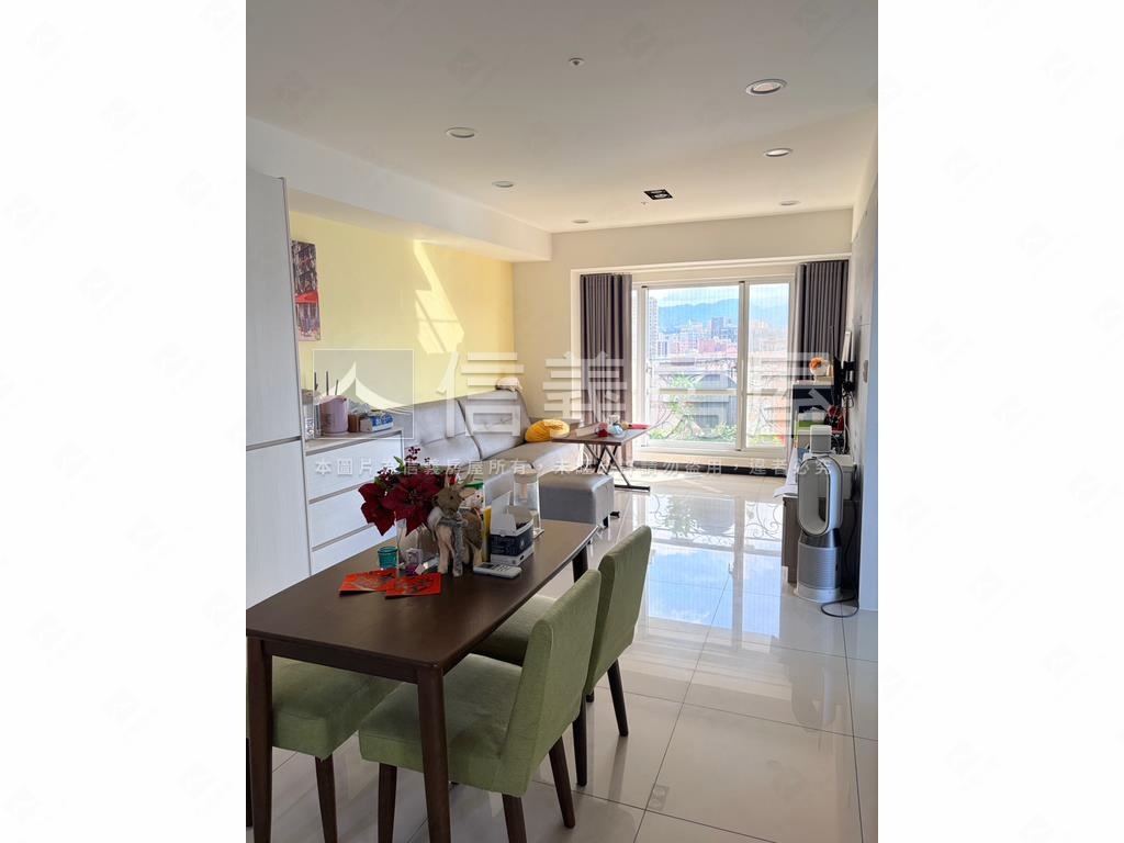 新時代雲頂美屋有平面車位房屋室內格局與周邊環境