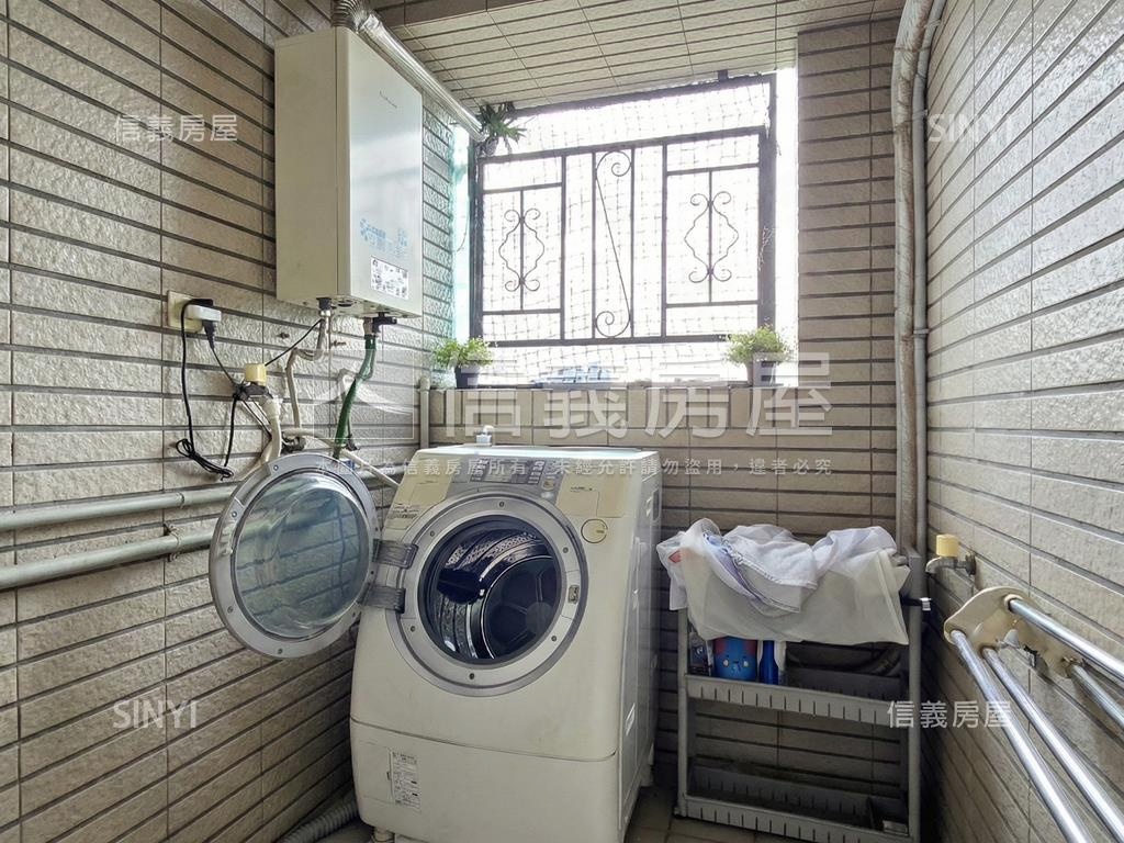 新時代雲頂美屋有平面車位房屋室內格局與周邊環境