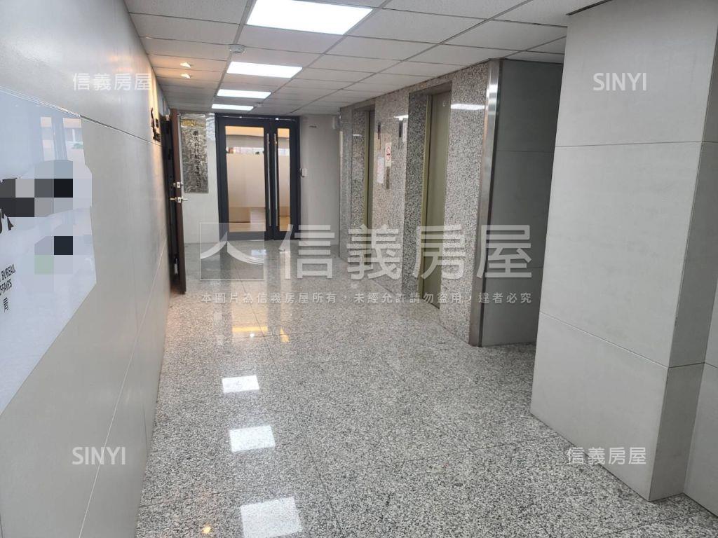 近捷運邊間採光辦公房屋室內格局與周邊環境