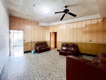 大雅三角窗金店面