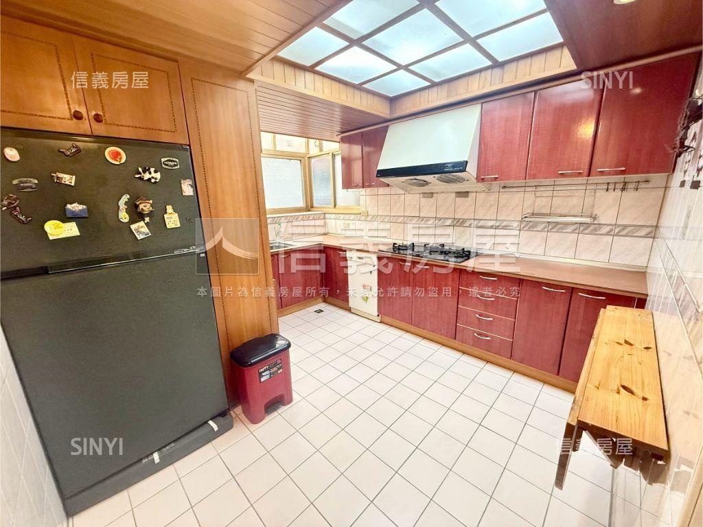 國家名人巷景觀３房車位房屋室內格局與周邊環境