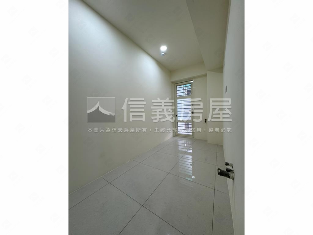 近萬隆捷運高樓邊間三房房屋室內格局與周邊環境