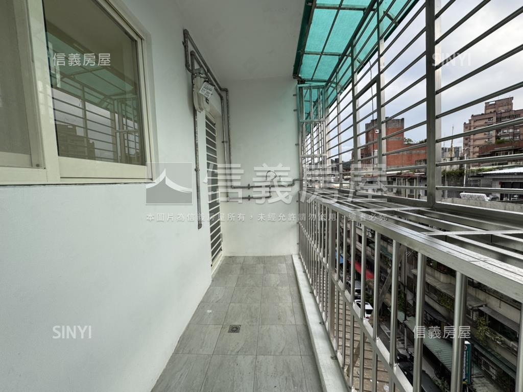 近萬隆捷運高樓邊間三房房屋室內格局與周邊環境