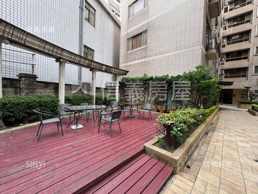 坎城面中庭大戶房屋室內格局與周邊環境