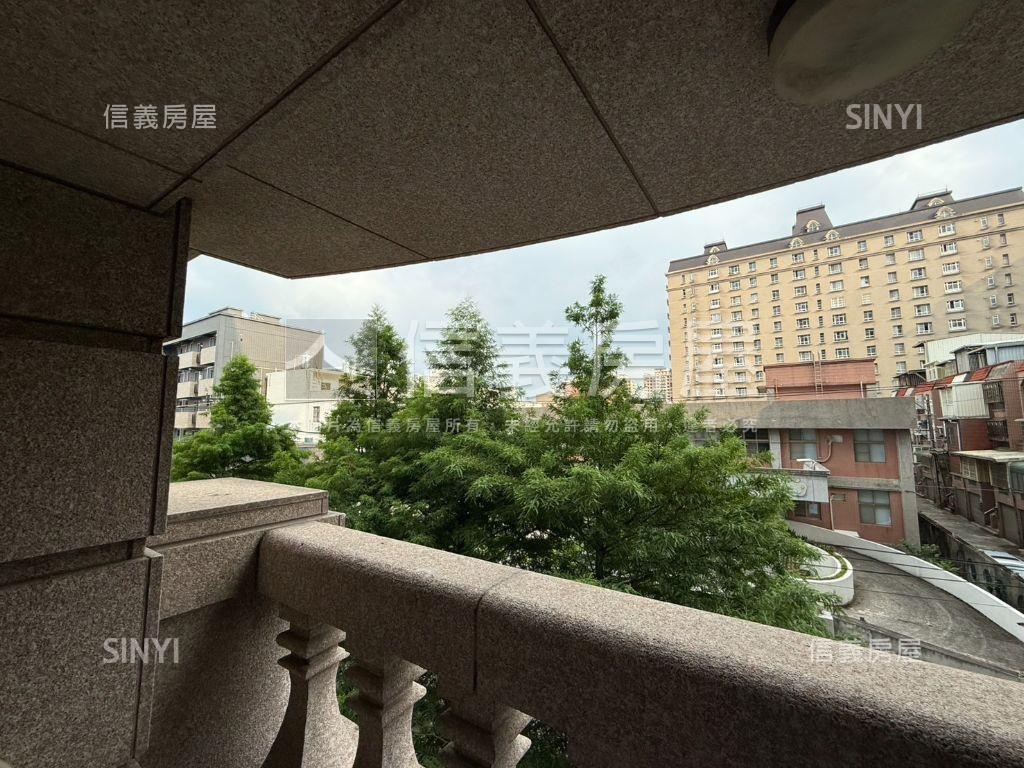 鼎藏璞麗雙併四房車位房屋室內格局與周邊環境
