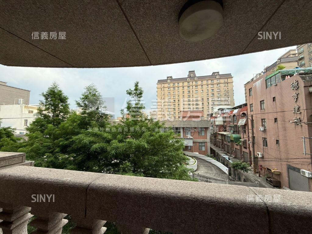 鼎藏璞麗雙併四房車位房屋室內格局與周邊環境