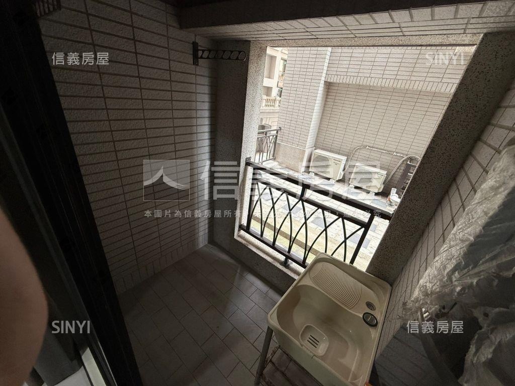 鼎藏璞麗雙併四房車位房屋室內格局與周邊環境