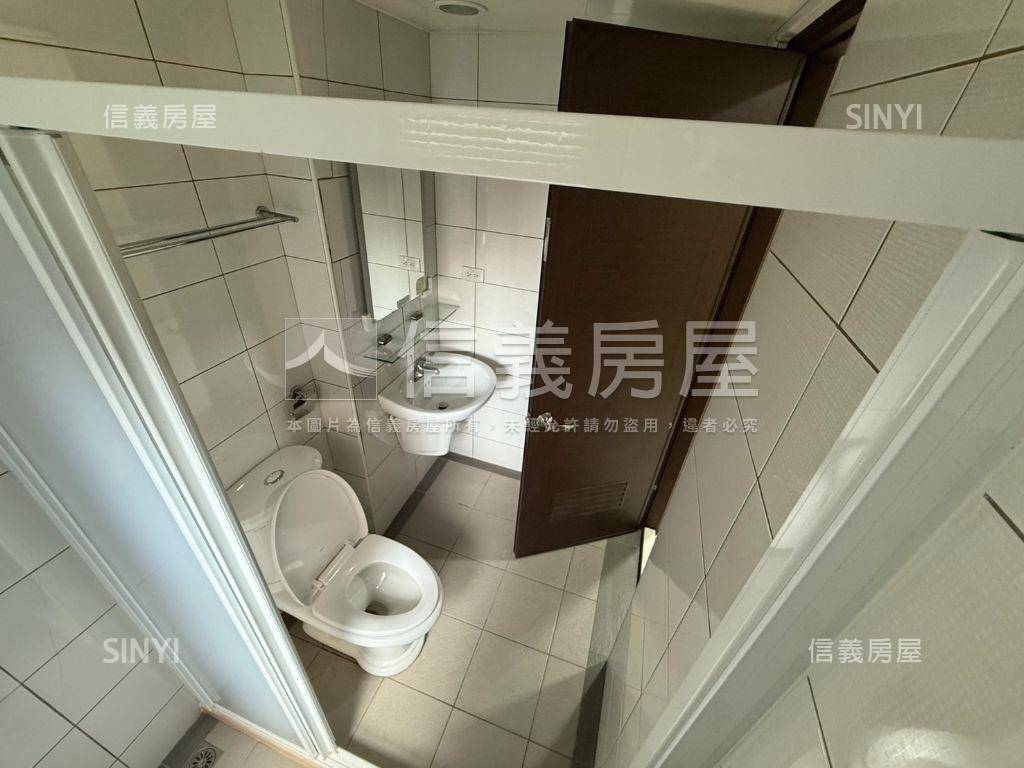 鼎藏璞麗雙併四房車位房屋室內格局與周邊環境