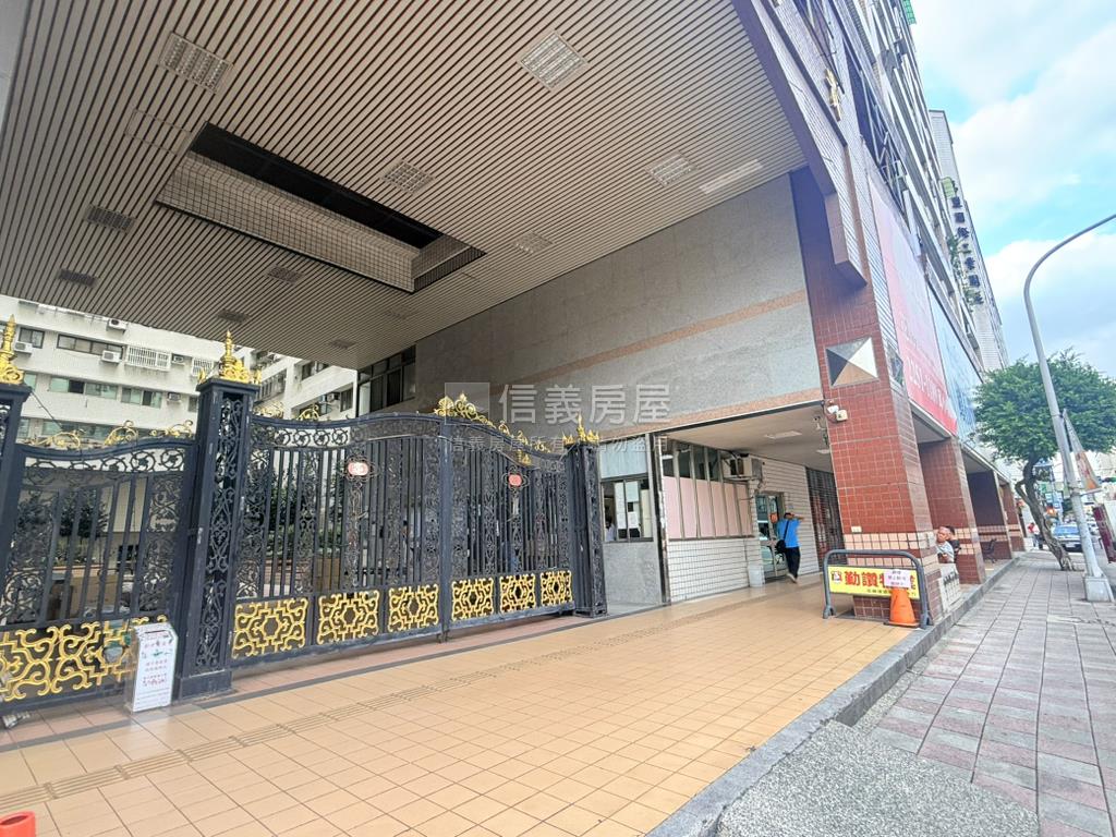 花開富貴電梯三房坡平車位房屋室內格局與周邊環境