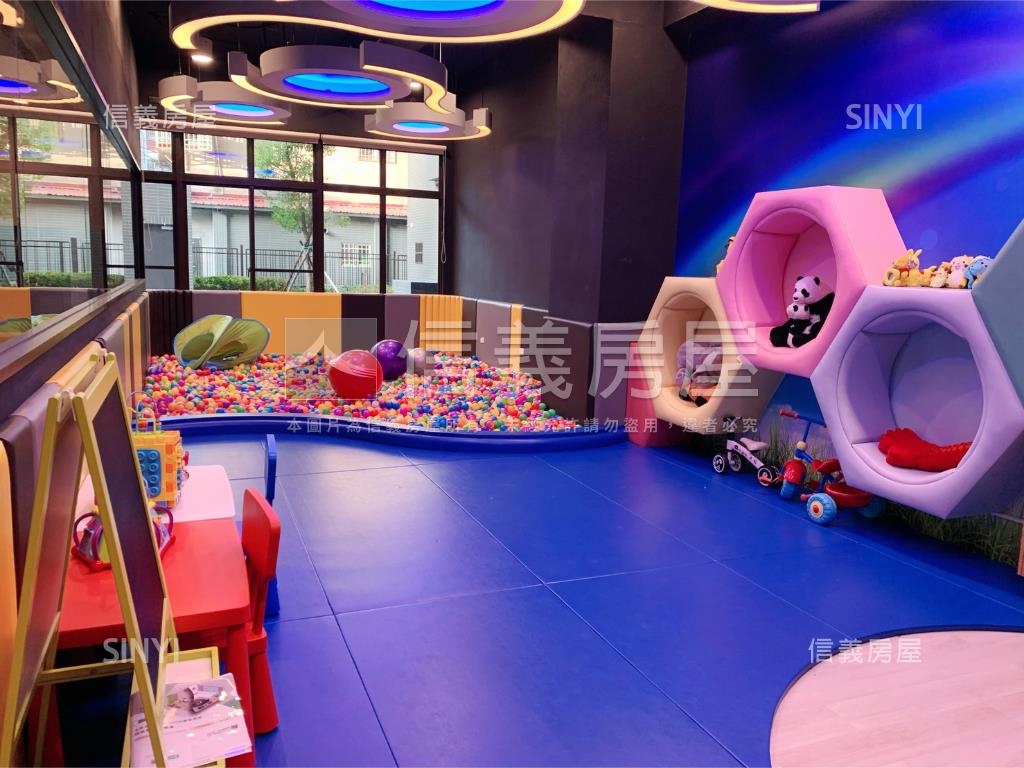 近公園城又青美裝兩房車位房屋室內格局與周邊環境