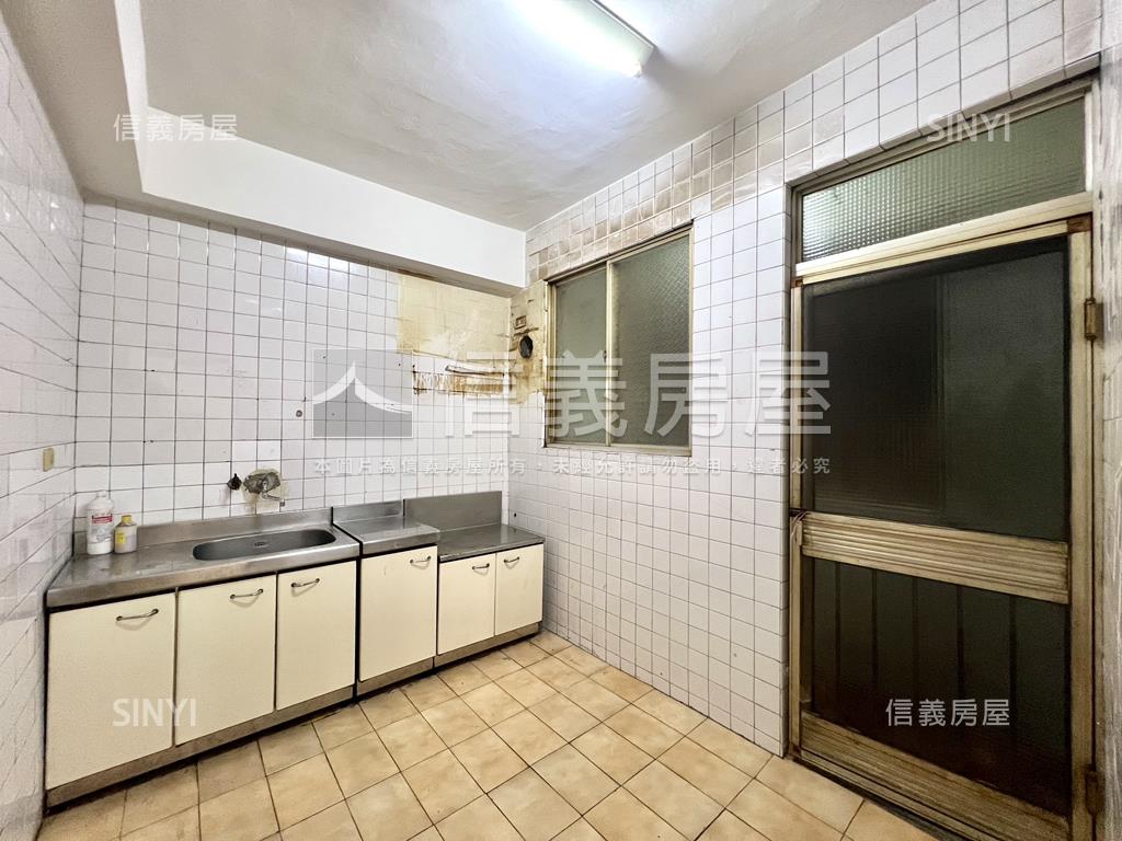 ㊝裕豐街★邊間採光二樓寓房屋室內格局與周邊環境