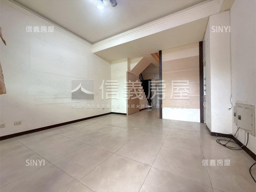 專任！１１期大毅臨路透天房屋室內格局與周邊環境