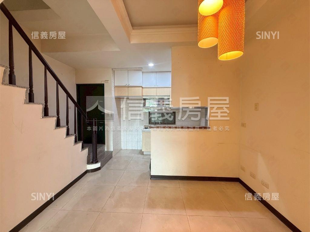 專任！１１期大毅臨路透天房屋室內格局與周邊環境