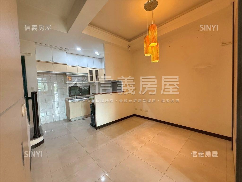 專任！１１期大毅臨路透天房屋室內格局與周邊環境