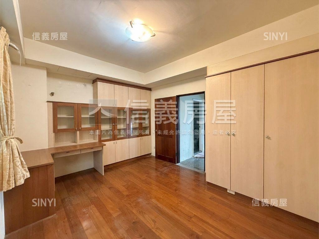 專任！１１期大毅臨路透天房屋室內格局與周邊環境