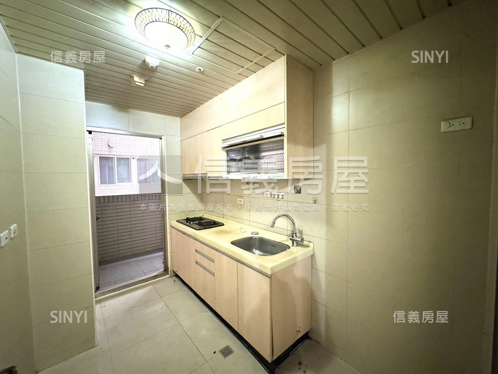 Ａ７皇翔三房車位房屋室內格局與周邊環境