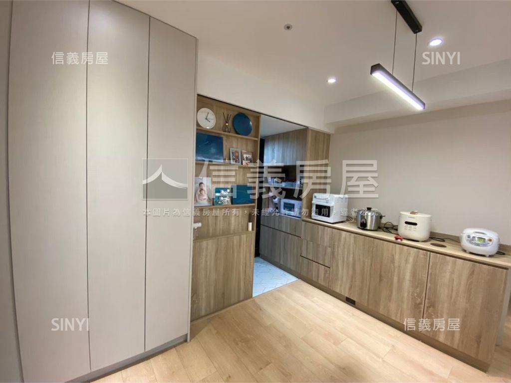 捷運次頂樓視野裝潢三房房屋室內格局與周邊環境