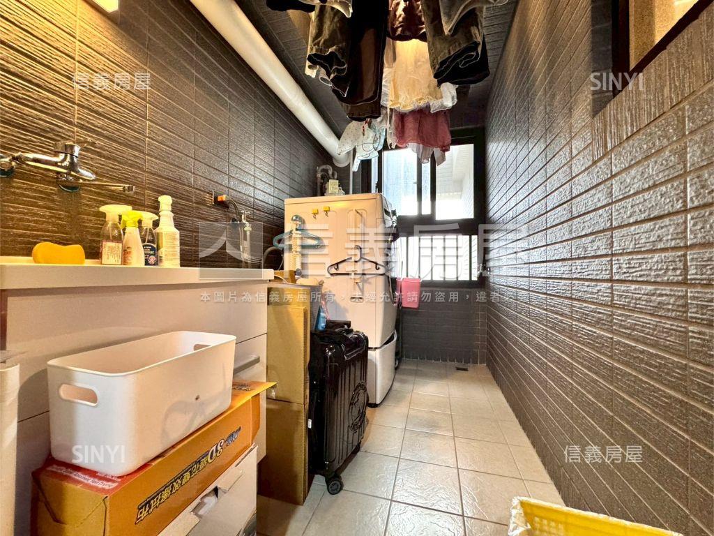 捷運次頂樓視野裝潢三房房屋室內格局與周邊環境