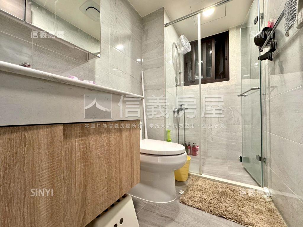 捷運次頂樓視野裝潢三房房屋室內格局與周邊環境