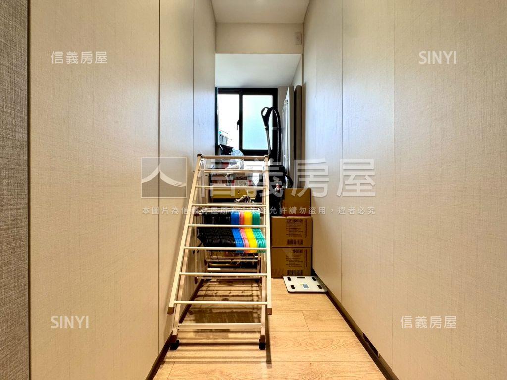 捷運次頂樓視野裝潢三房房屋室內格局與周邊環境