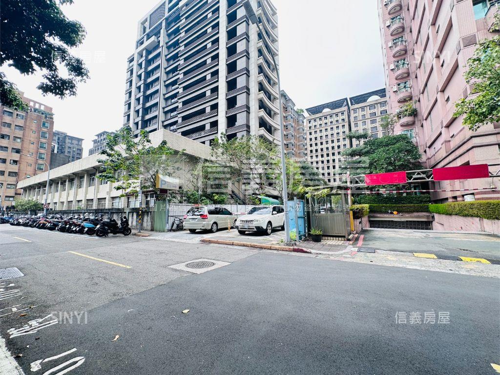 南京復興華航旁坡平車位房屋室內格局與周邊環境