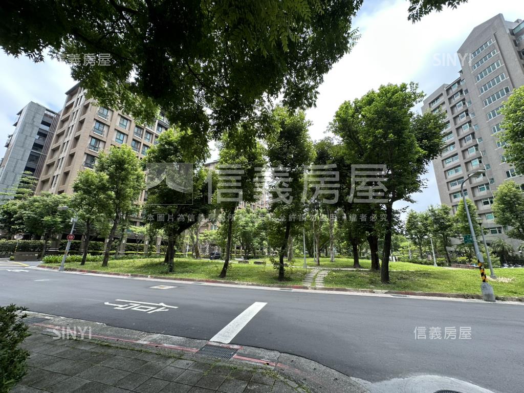 推薦挑高附坡平美居房屋室內格局與周邊環境